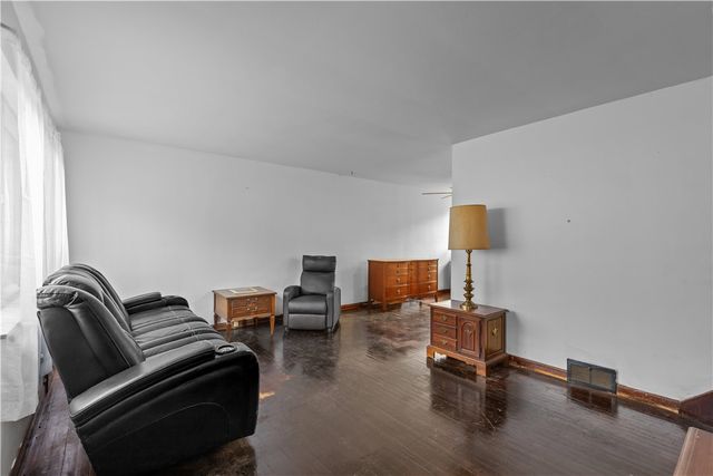 1213 Robinia Dr, Penn Hills, PA 15221