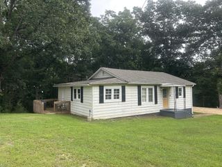 273 E Lake St, Camden, TN 38320