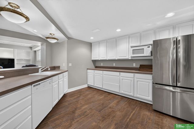 14221 Seward Street, Omaha, NE 68154