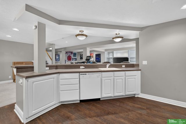 14221 Seward Street, Omaha, NE 68154