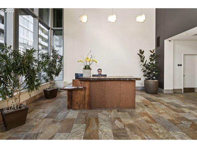 1900 S RIVER Dr N601, Portland, OR 97201