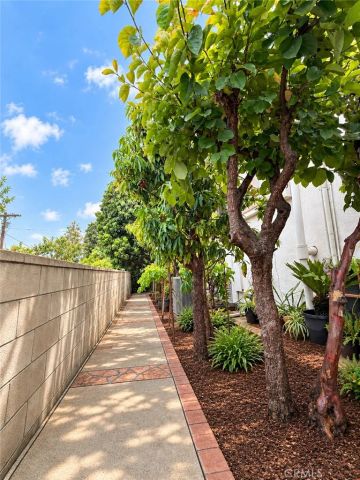2572 Silver Ridge, Los Angeles, CA 90039