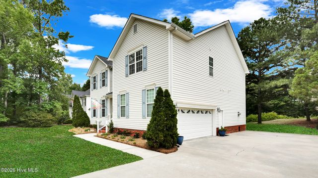 3605 E Baywood Lane E, Greenville, NC 27834
