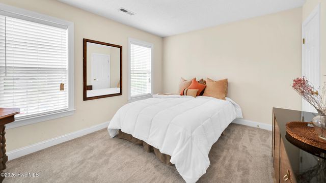 3605 E Baywood Lane E, Greenville, NC 27834