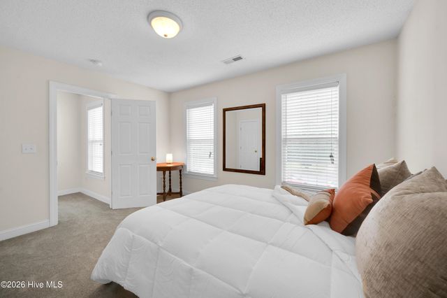 3605 E Baywood Lane E, Greenville, NC 27834