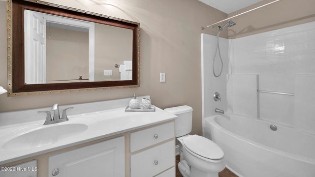 3605 E Baywood Lane E, Greenville, NC 27834