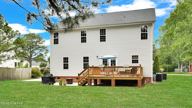 3605 E Baywood Lane E, Greenville, NC 27834