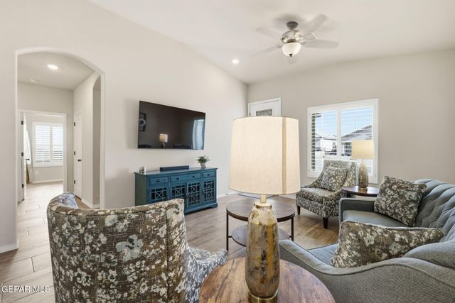 221 REIGATE Drive, Horizon City, TX 79928