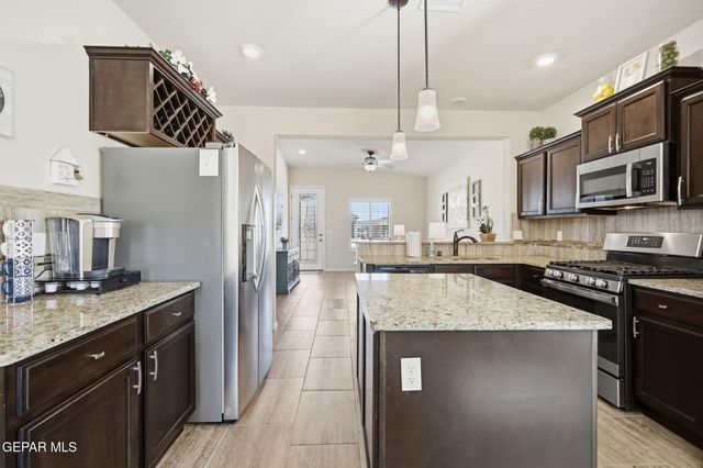 221 REIGATE Drive, Horizon City, TX 79928