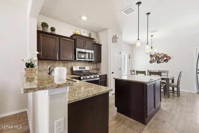 221 REIGATE Drive, Horizon City, TX 79928