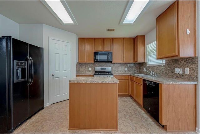 5242 Espuela Lane, Baytown, TX 77521