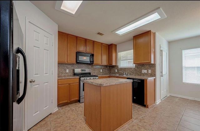 5242 Espuela Lane, Baytown, TX 77521