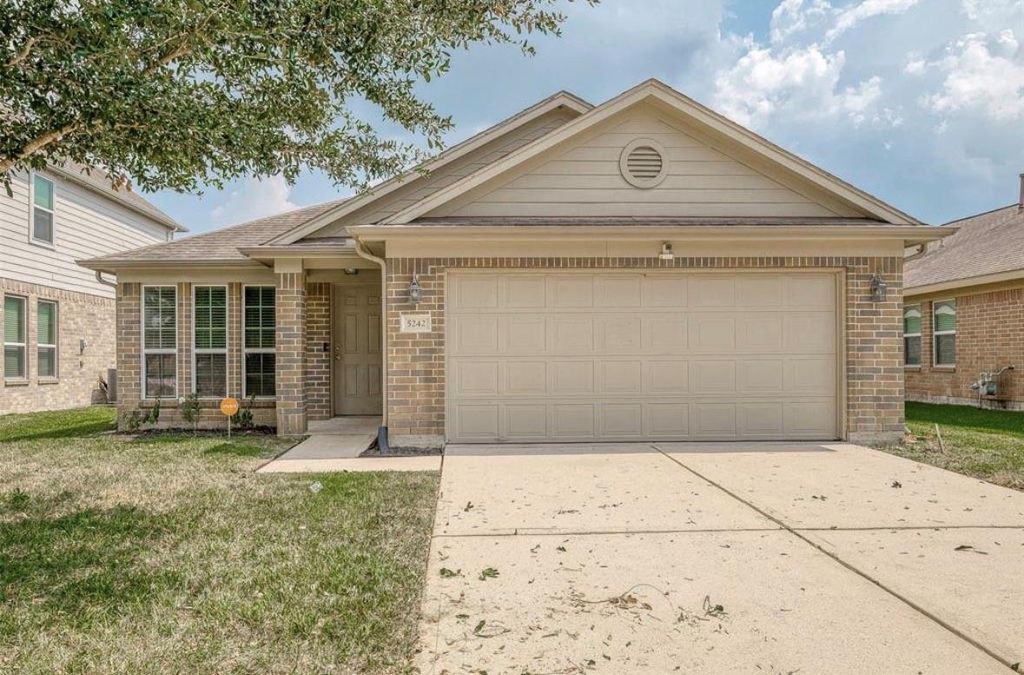 5242 Espuela Lane, Baytown, TX 77521