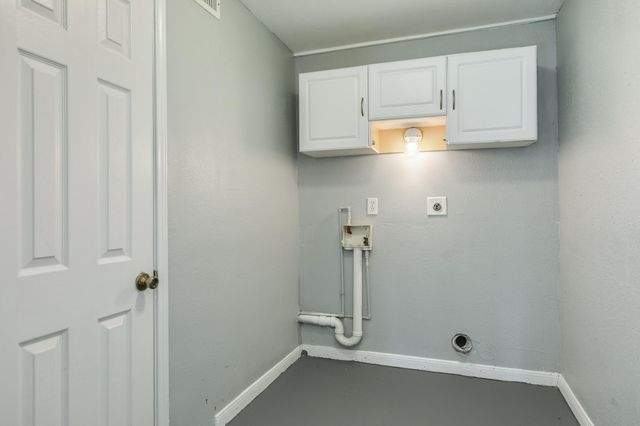 640 Whitten Street, Clute, TX 77531