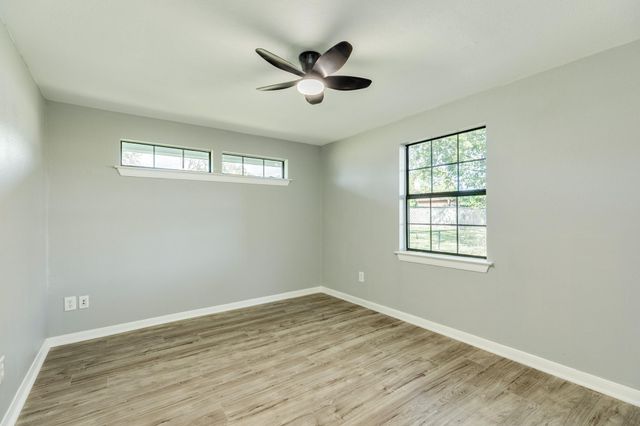 640 Whitten Street, Clute, TX 77531