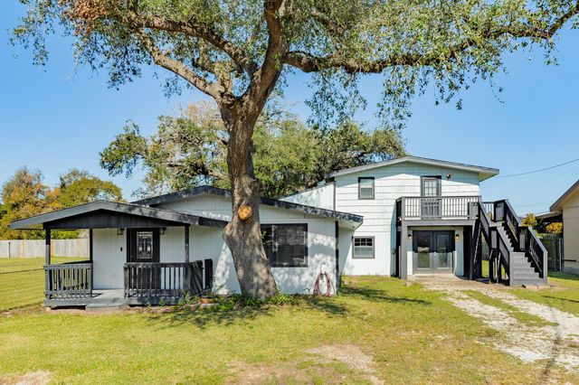 640 Whitten Street, Clute, TX 77531