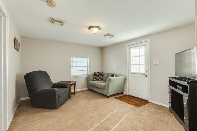 640 Whitten Street, Clute, TX 77531