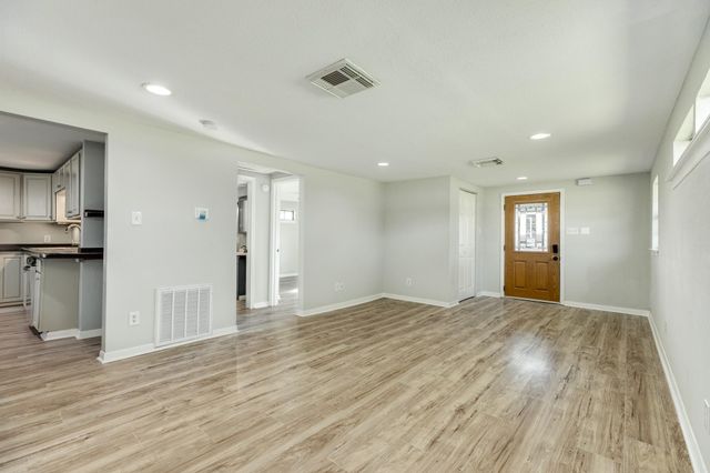 640 Whitten Street, Clute, TX 77531