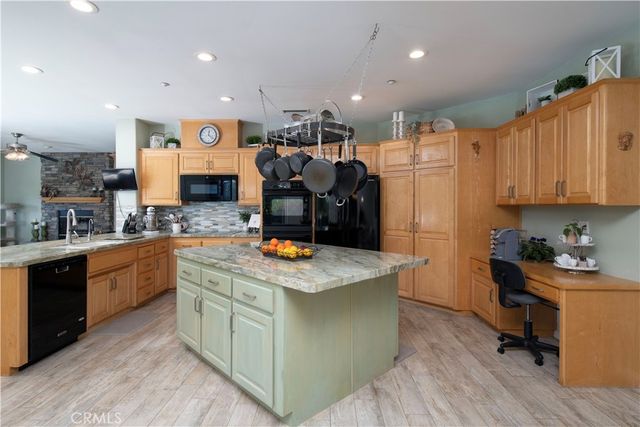 10118 Boulder Knolls Drive, Escondido, CA 92026