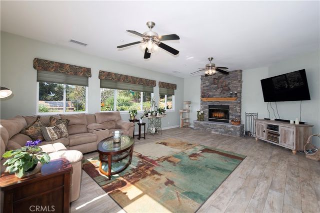 10118 Boulder Knolls Drive, Escondido, CA 92026