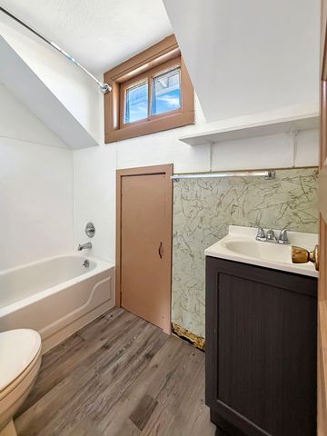 430 W American Street, Freeport, IL 61032