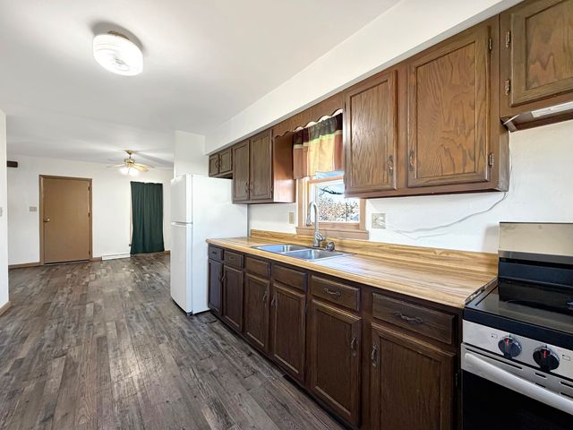 430 W American Street, Freeport, IL 61032