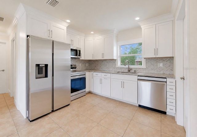 404 12TH STREET SW, Ruskin, FL 33570