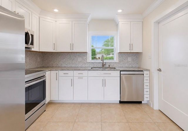 404 12TH STREET SW, Ruskin, FL 33570