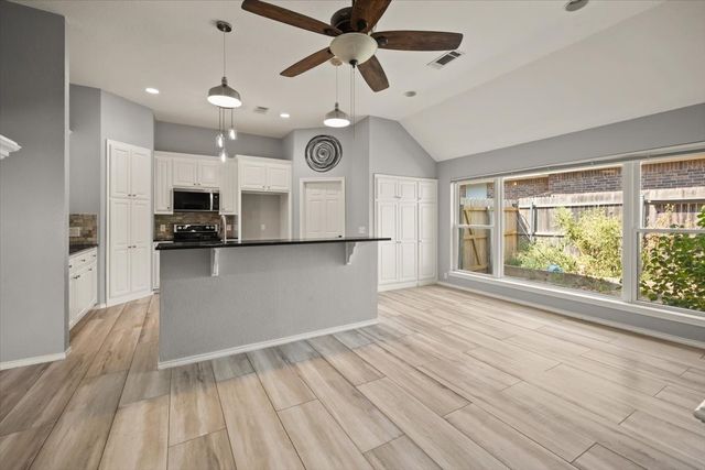 10200 Fieldcrest Drive, Benbrook, TX 76126
