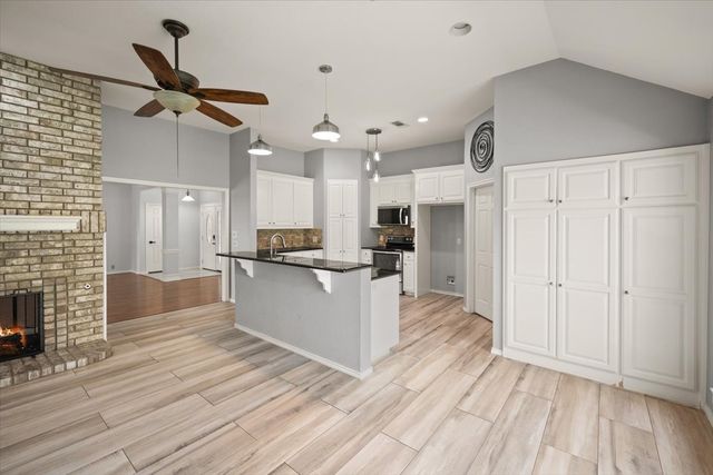 10200 Fieldcrest Drive, Benbrook, TX 76126