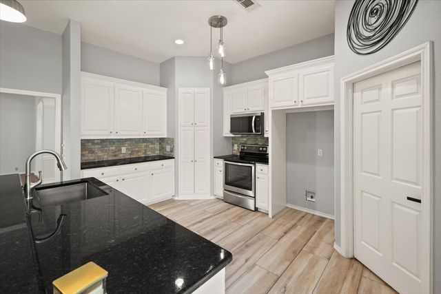 10200 Fieldcrest Drive, Benbrook, TX 76126