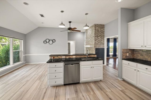 10200 Fieldcrest Drive, Benbrook, TX 76126