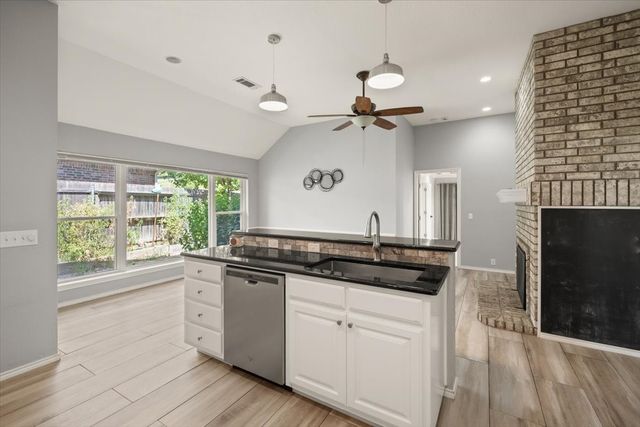 10200 Fieldcrest Drive, Benbrook, TX 76126