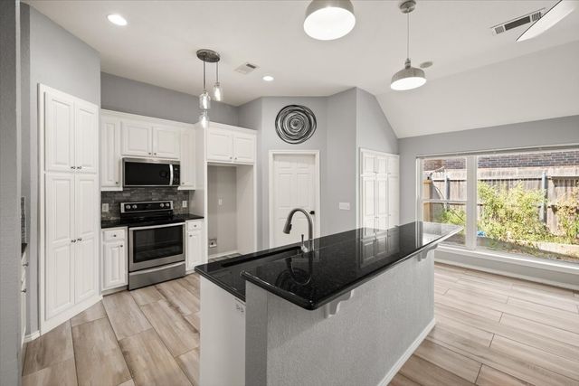 10200 Fieldcrest Drive, Benbrook, TX 76126