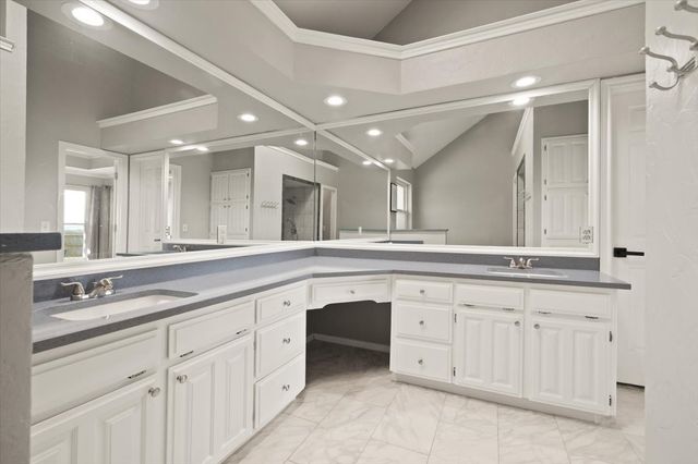 10200 Fieldcrest Drive, Benbrook, TX 76126