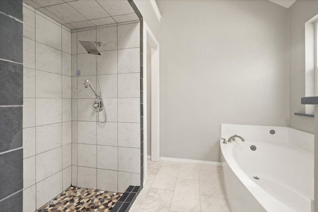 10200 Fieldcrest Drive, Benbrook, TX 76126