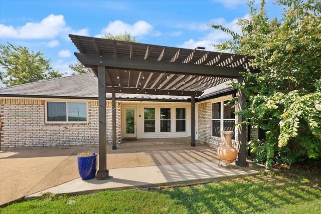 10200 Fieldcrest Drive, Benbrook, TX 76126
