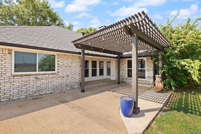 10200 Fieldcrest Drive, Benbrook, TX 76126