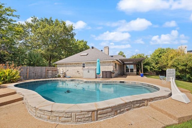 10200 Fieldcrest Drive, Benbrook, TX 76126
