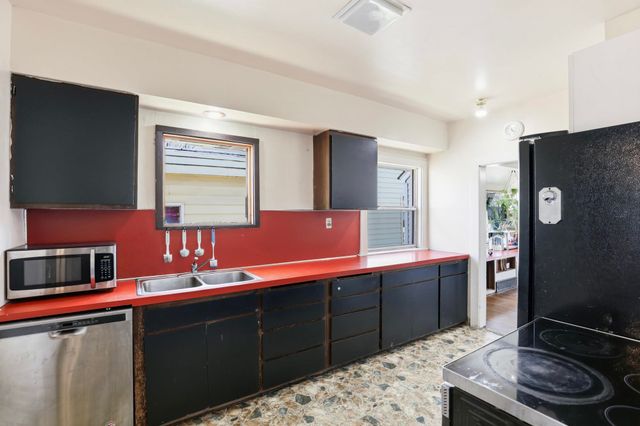 2216 W Dean Ave, Spokane, WA 99201