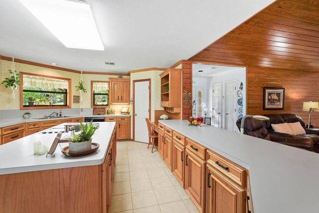 300 Moss Oak Drive, Somerville, TX 77879