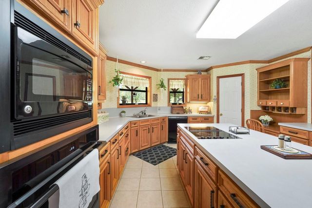 300 Moss Oak Drive, Somerville, TX 77879