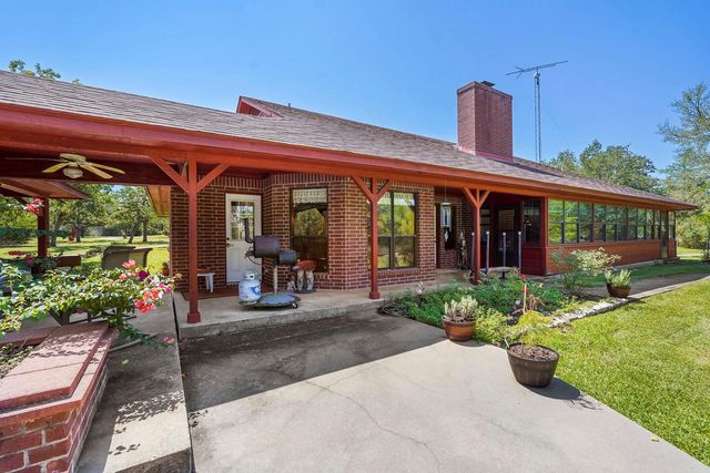 300 Moss Oak Drive, Somerville, TX 77879