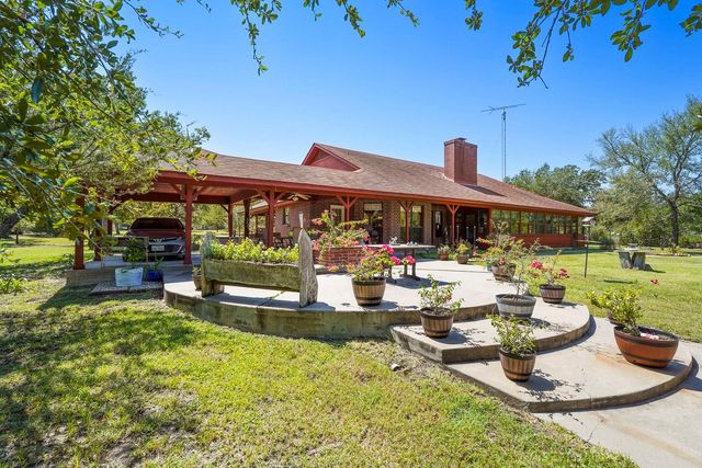 300 Moss Oak Drive, Somerville, TX 77879