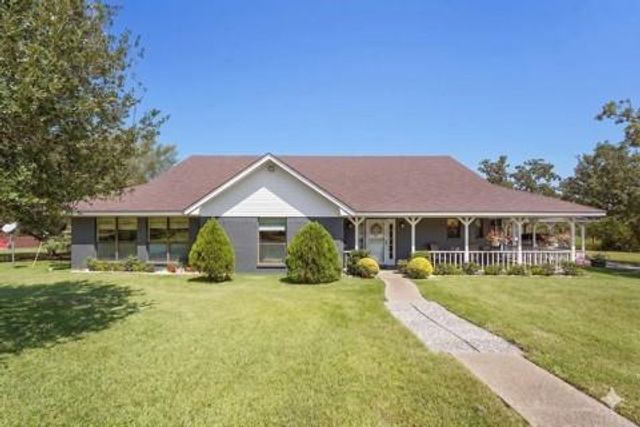 300 Moss Oak Drive, Somerville, TX 77879