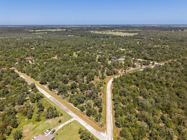 300 Moss Oak Drive, Somerville, TX 77879