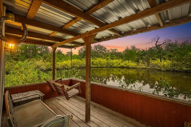 300 Moss Oak Drive, Somerville, TX 77879