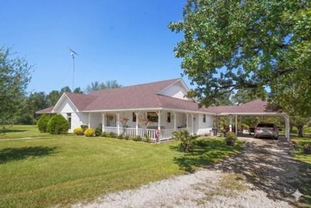 300 Moss Oak Drive, Somerville, TX 77879