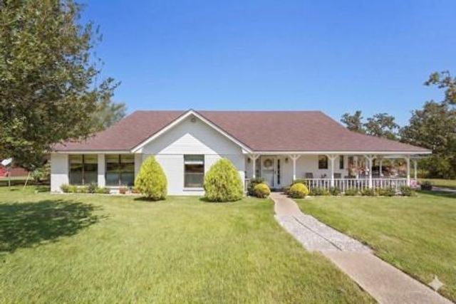 300 Moss Oak Drive, Somerville, TX 77879