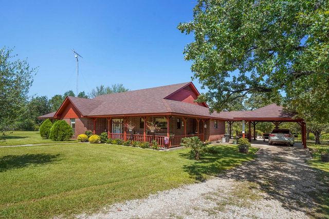 300 Moss Oak Drive, Somerville, TX 77879